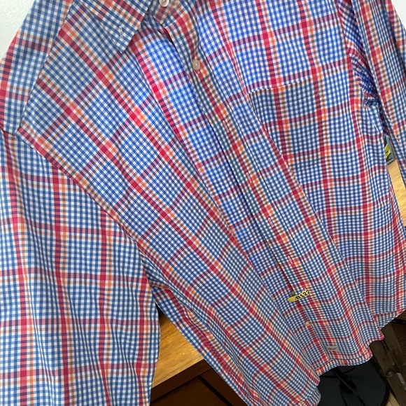 Vineyard vines NEW size medium - Picture 3 of 3